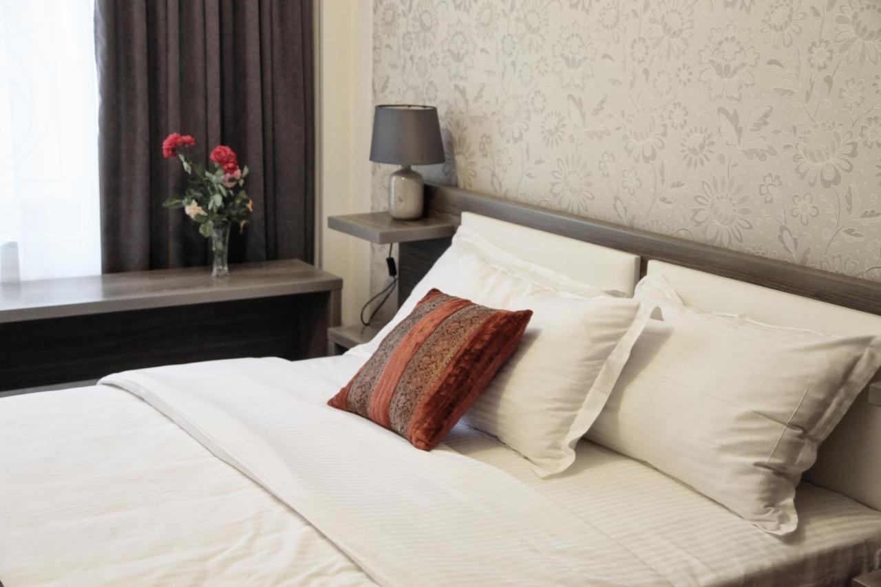 Hotel Four Brothers Τυφλίδα Δωμάτιο φωτογραφία